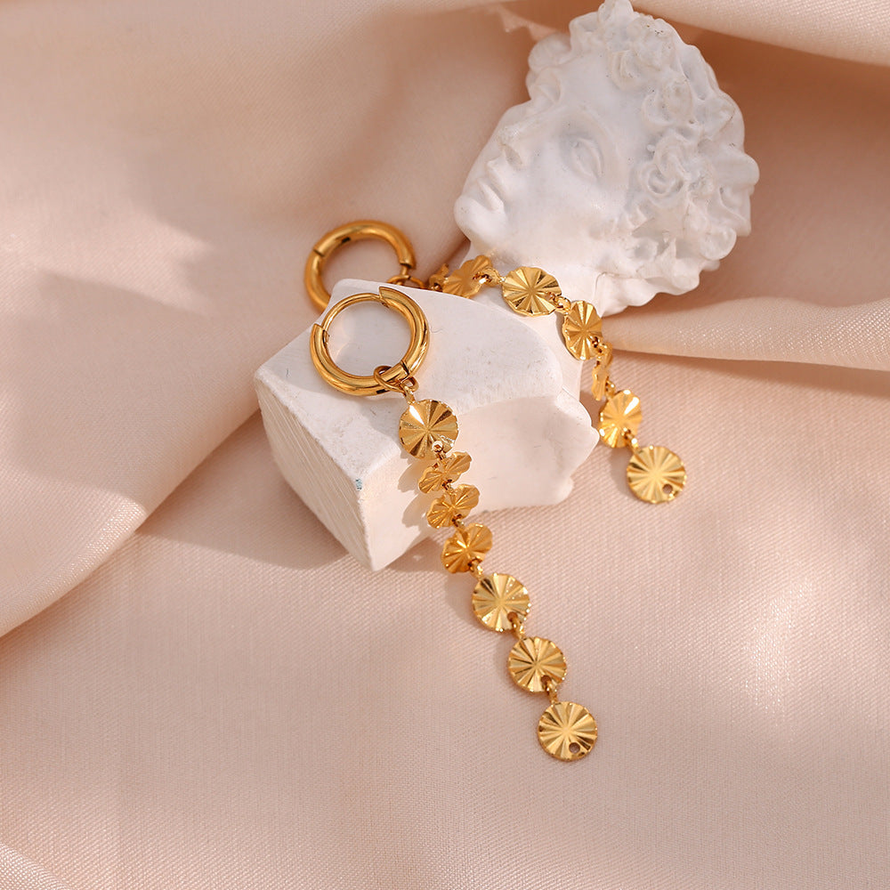 Boucles d'oreilles longues en acier inoxydable plaqué 18 carats avec chaîne en forme de flocon de neige