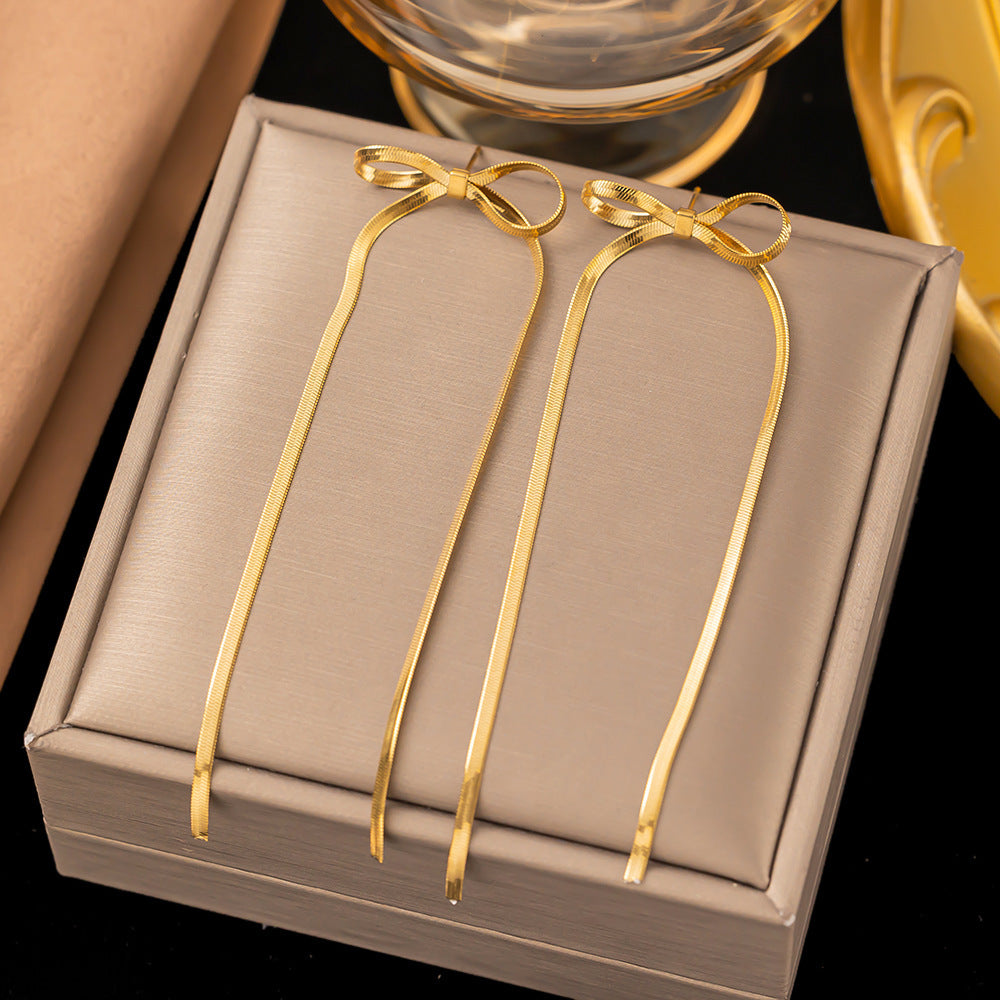 Collier tendance en acier inoxydable plaqué or avec nœud papillon pour femme, chaîne serpent, élégant, design de niche, breloques, ras du cou, bijoux cadeaux
