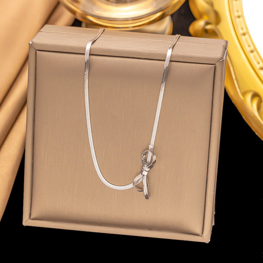 Collier tendance en acier inoxydable plaqué or avec nœud papillon pour femme, chaîne serpent, élégant, design de niche, breloques, ras du cou, bijoux cadeaux