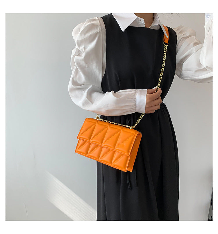 Petit sac carré à bandoulière tendance avec chaîne