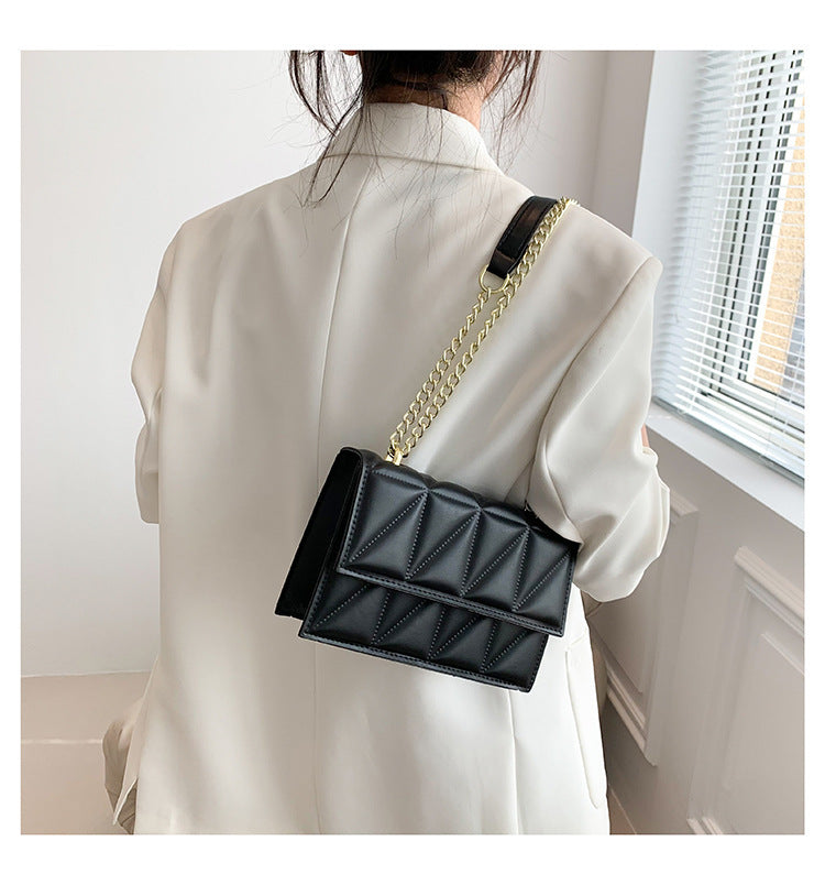Petit sac carré à bandoulière tendance avec chaîne