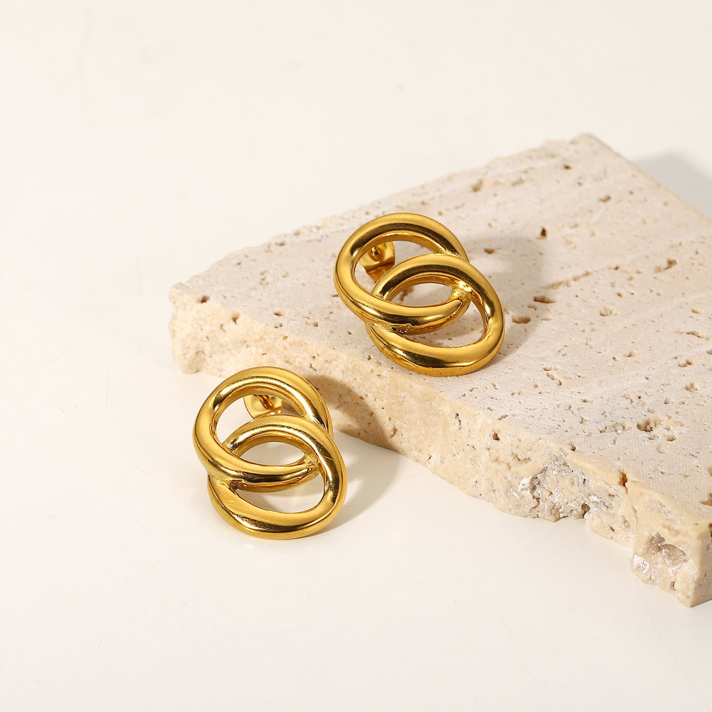 Boucles d'oreilles courtes en acier inoxydable plaqué or 18 carats pour femmes, style européen et américain