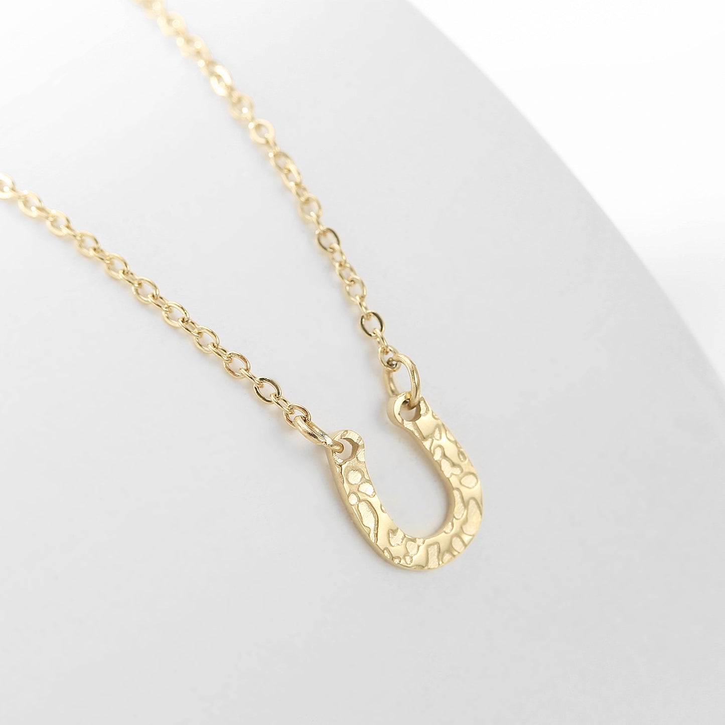 Collier ras du cou minimaliste en acier inoxydable 316L pour femme, pendentif en forme de fer à cheval, lettre U