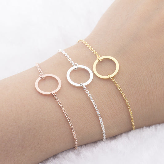 Bracelet simple et rond en acier inoxydable avec anneau de vie minimaliste