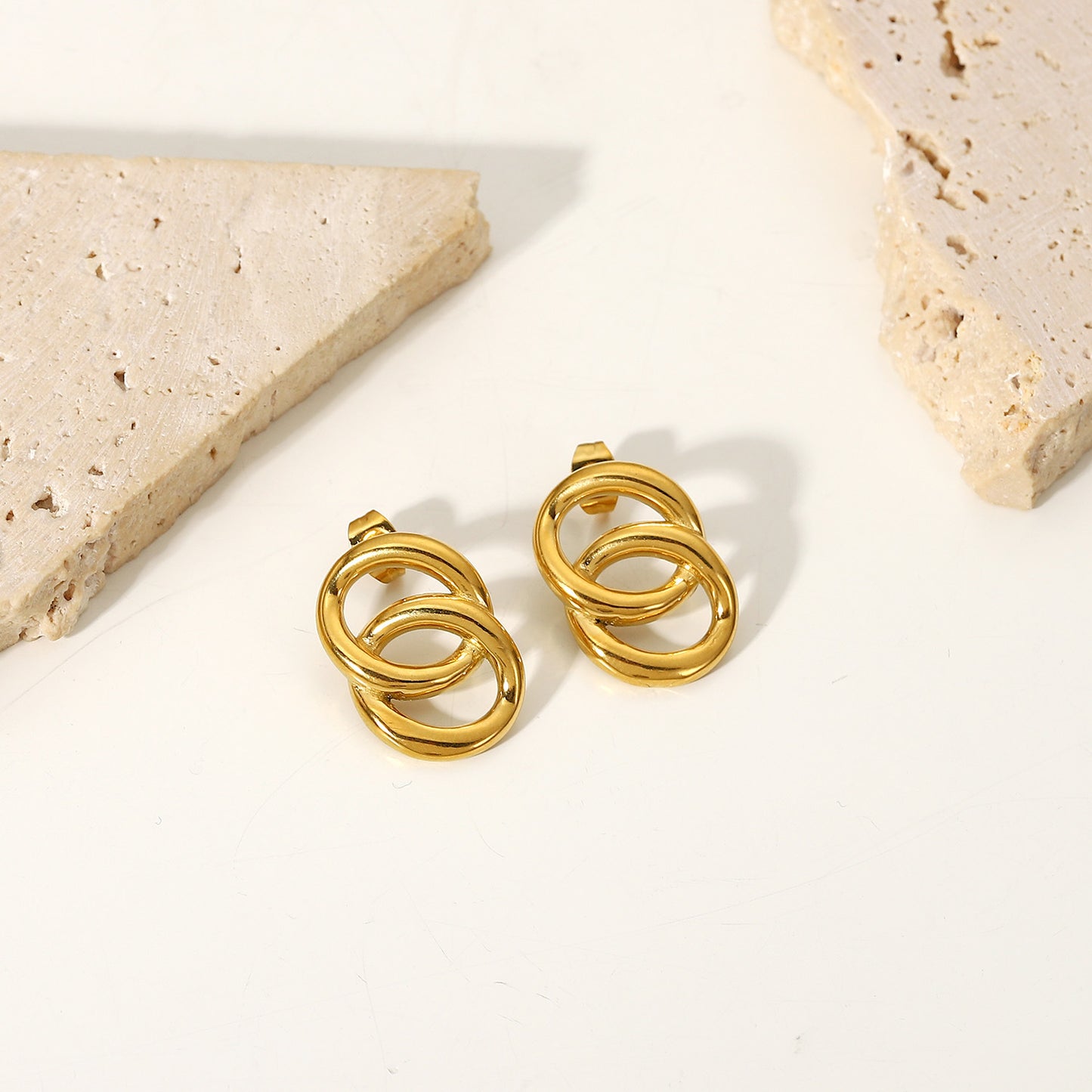 Boucles d'oreilles courtes en acier inoxydable plaqué or 18 carats pour femmes, style européen et américain