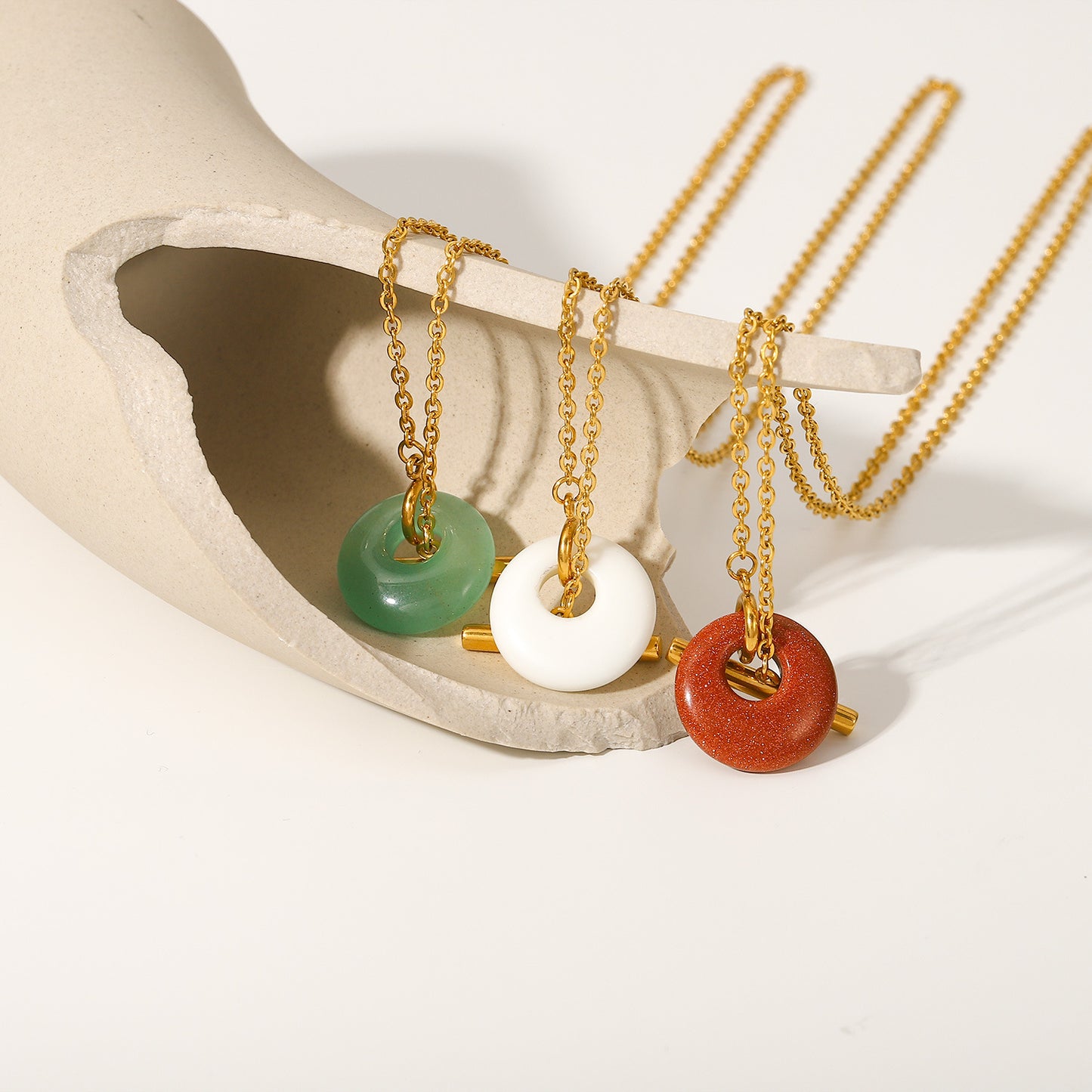 Collier tendance en acier inoxydable et or 18 carats avec pendentif en pierre naturelle et chaîne à billes pour femme