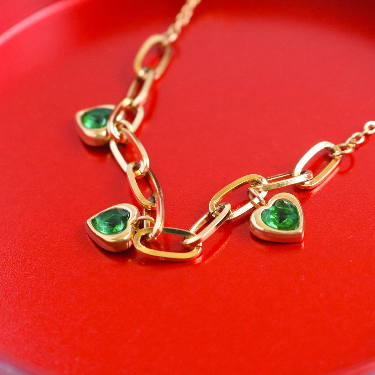 Collier pendentif classique Ins Wind Independent Station Love en forme de cœur en acier inoxydable, chaîne de pull en acier titane or 18 carats