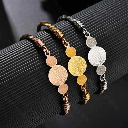 Bracelet en acier inoxydable avec un motif ethnique