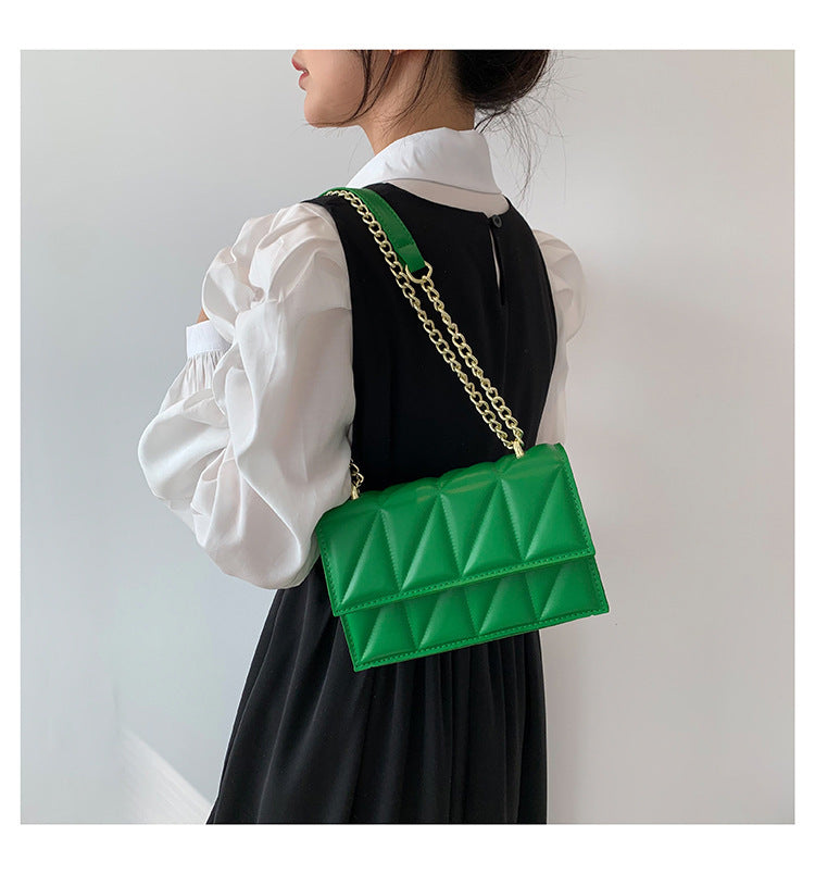 Petit sac carré à bandoulière tendance avec chaîne