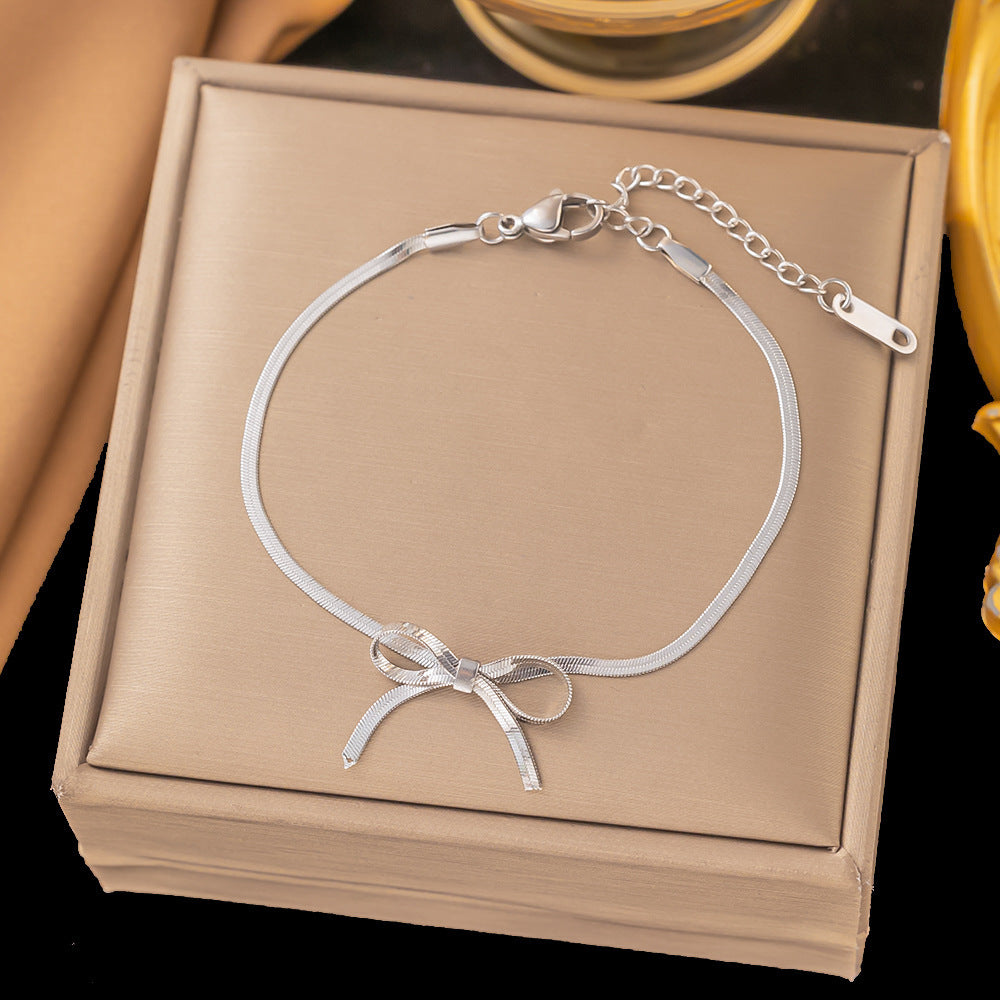 Collier tendance en acier inoxydable plaqué or avec nœud papillon pour femme, chaîne serpent, élégant, design de niche, breloques, ras du cou, bijoux cadeaux
