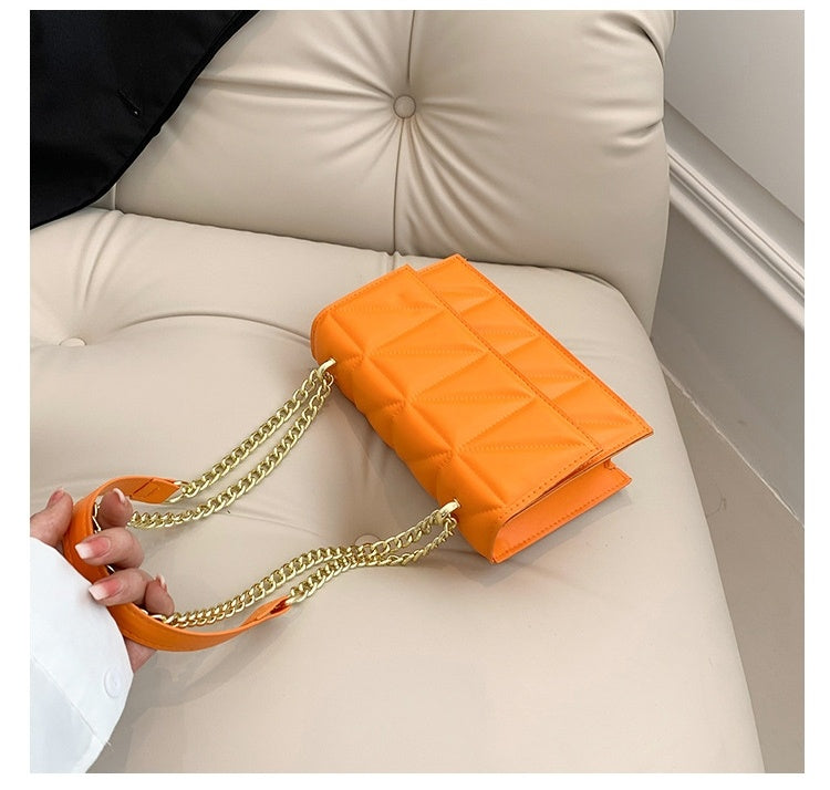 Petit sac carré à bandoulière tendance avec chaîne