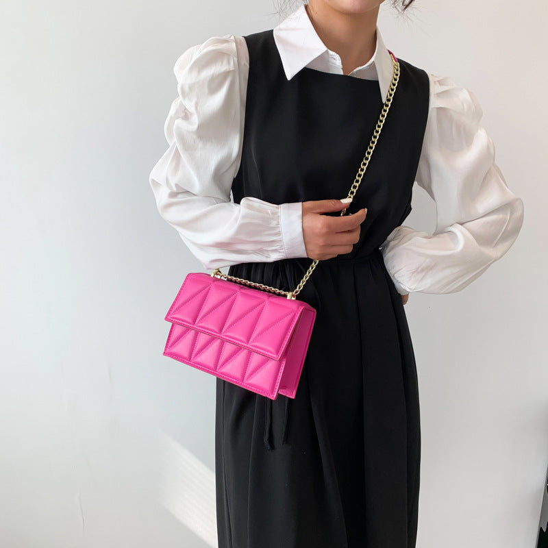 Petit sac carré à bandoulière tendance avec chaîne
