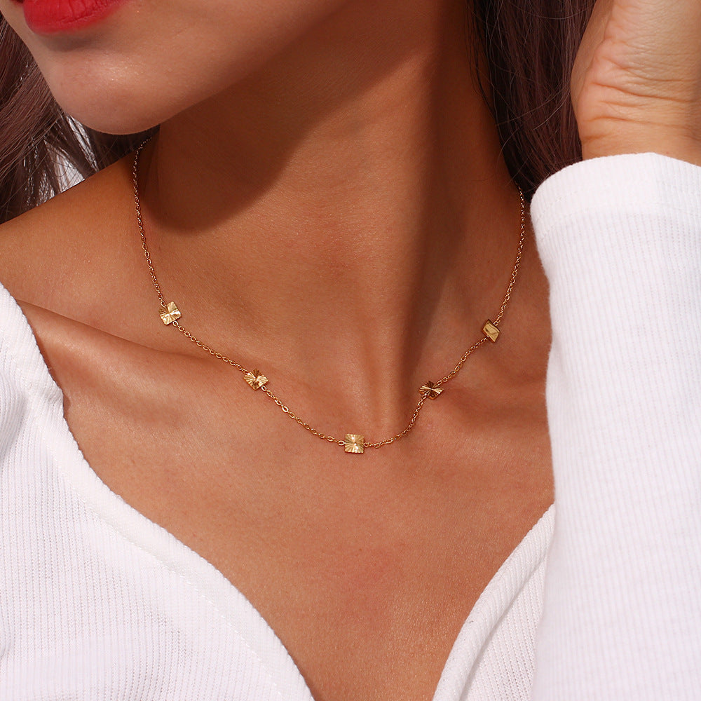 Chaîne de clavicule de luxe simple et légère en acier inoxydable plaqué 18 carats
