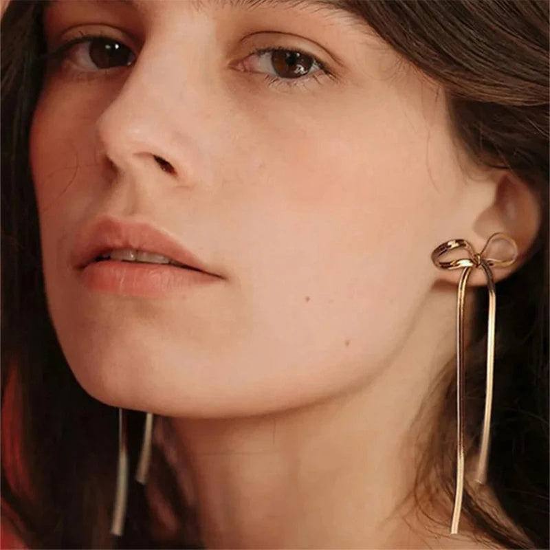 Collier tendance en acier inoxydable plaqué or avec nœud papillon pour femme, chaîne serpent, élégant, design de niche, breloques, ras du cou, bijoux cadeaux