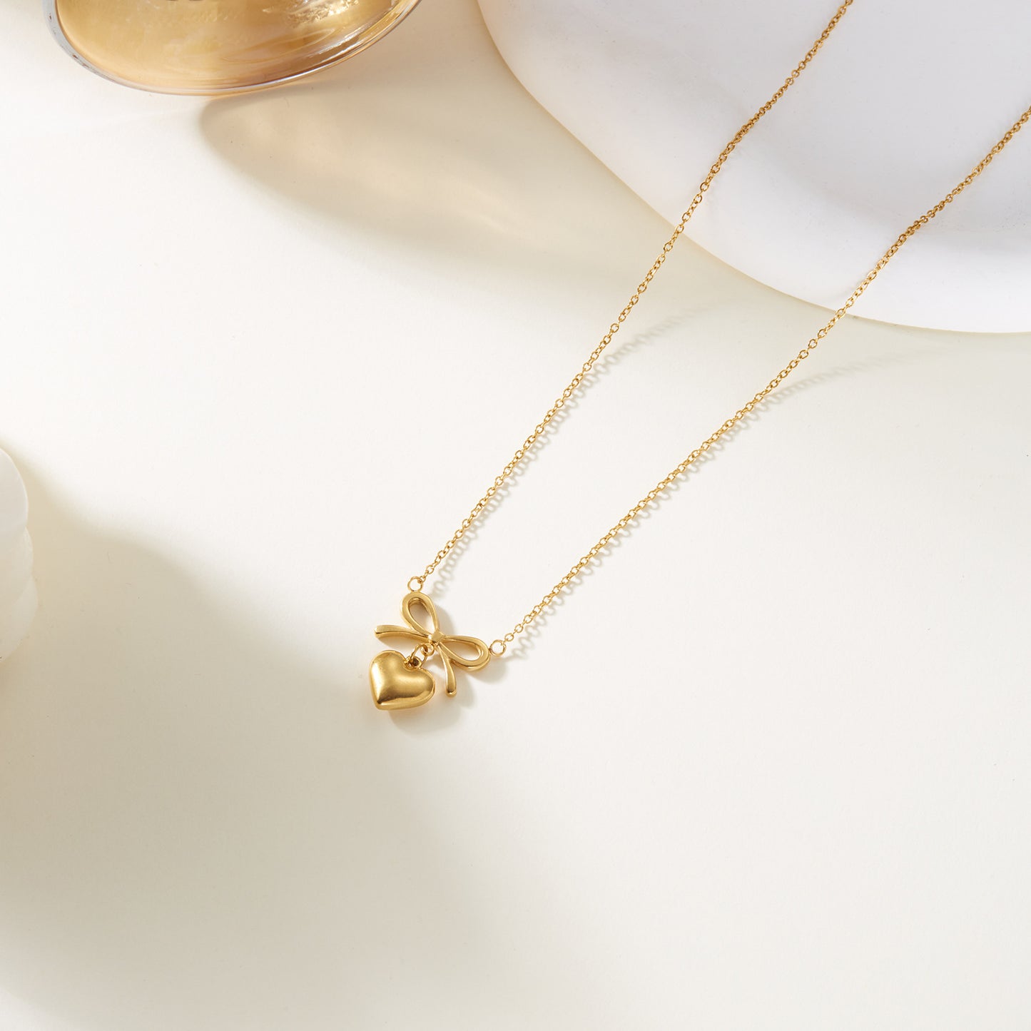 Collier ras du cou en acier inoxydable pour femme, bijou tendance et étanche, en forme de cœur et de nœud papillon