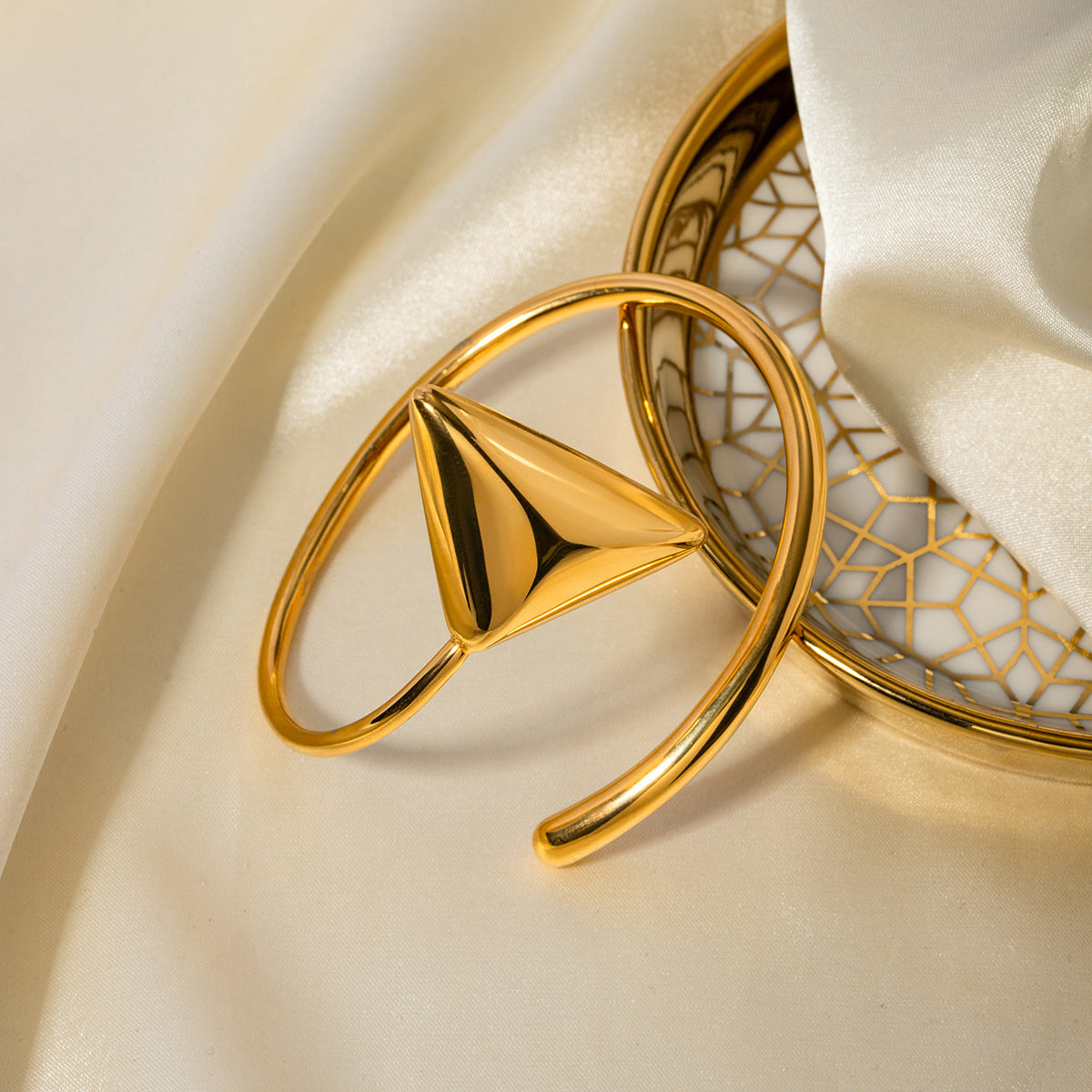 Bracelet spirale triangulaire en acier inoxydable