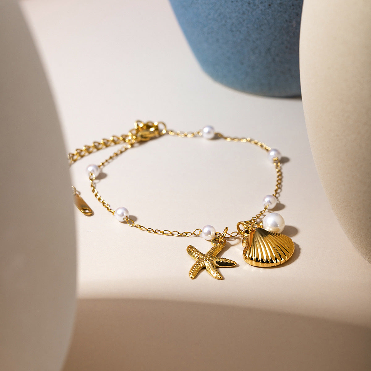 Bracelet tendance avec pendentif en forme d'étoile de mer et coquillage, chaîne en acier inoxydable et or 18 carats, idéal pour les vacances d'été