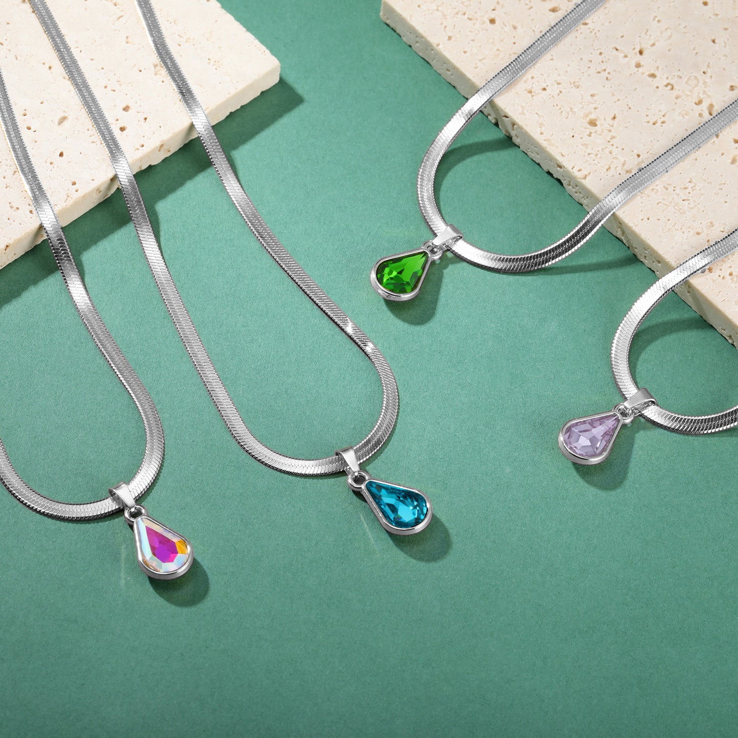 Collier pendentif goutte d'eau en cristal coloré pour femme, chaîne serpent en acier inoxydable, collier tendance pour femme